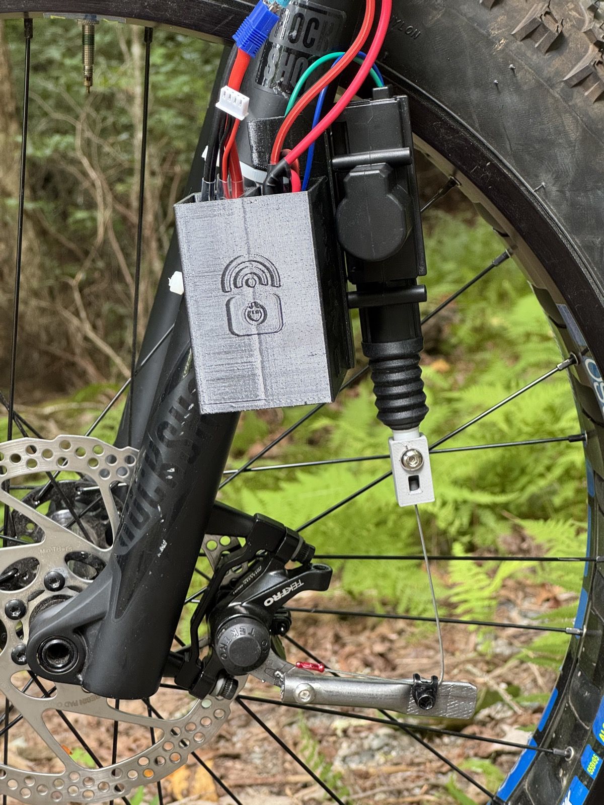 AirLock drive unit mounted on the fork